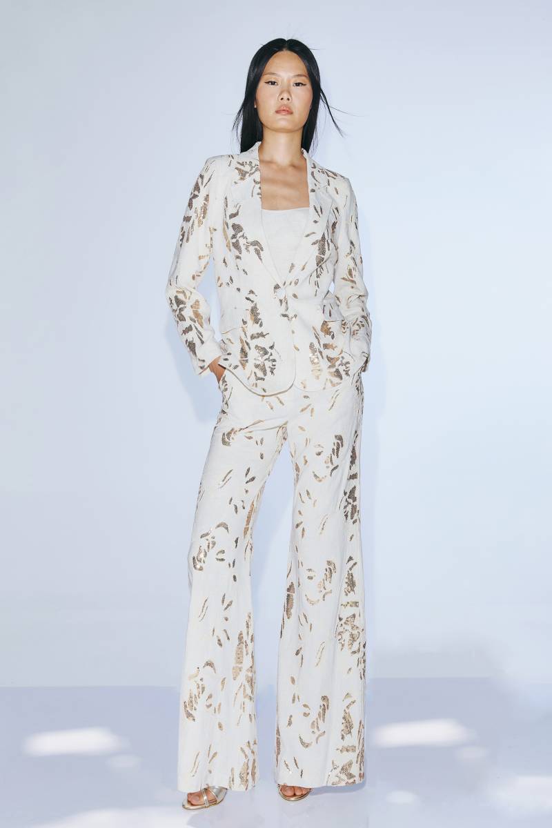 Ensemble tailleur pour une invitée de mariage bohème chic à Marseille 13001