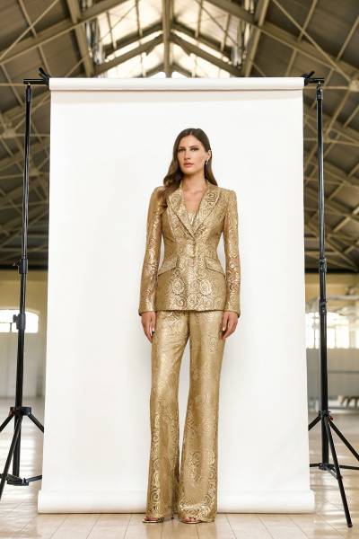 Tailleur pantalon chic pour une soirée à Marseille prés de Toulon 