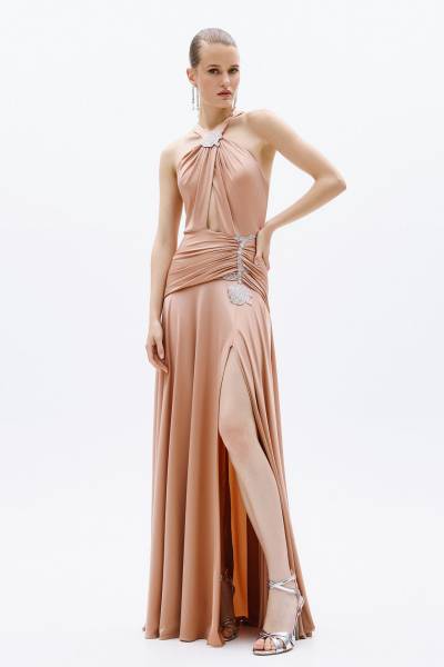 Robe longue de soirée satinée avec décolleté américain à La Valentine prés de Marseille