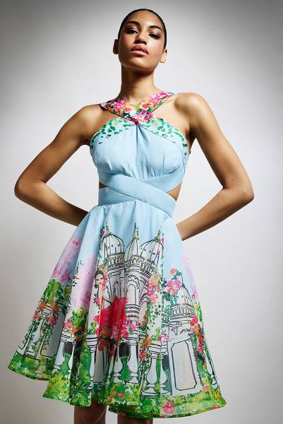 Robe de cocktail courte pour un brunch à Marseille